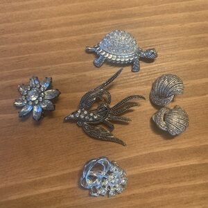 Bundle of silver vintage brooches and earrings
